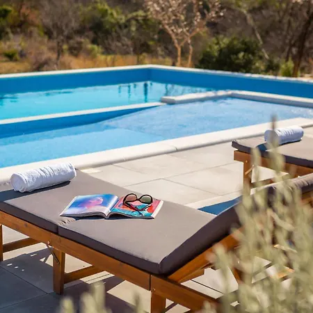 Lovely In Dubrava Kod Sibenika בית נופש *