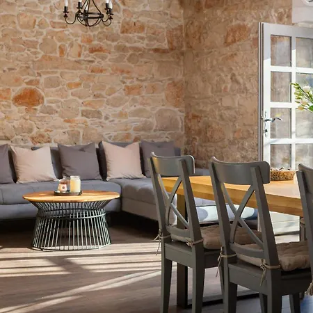 Pet Friendly In Dubrava Kod Sibenika Holiday home