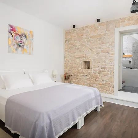 Pet Friendly In Dubrava Kod Sibenika * Potege