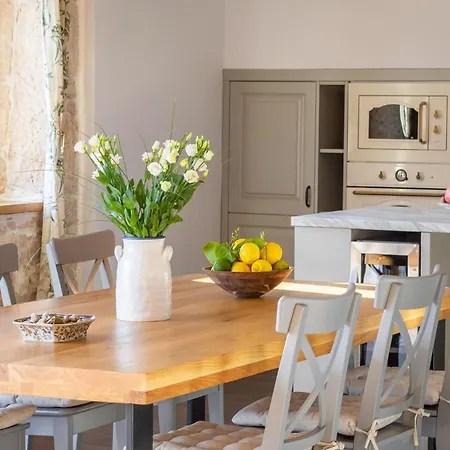 Lovely In Dubrava Kod Sibenika בית נופש