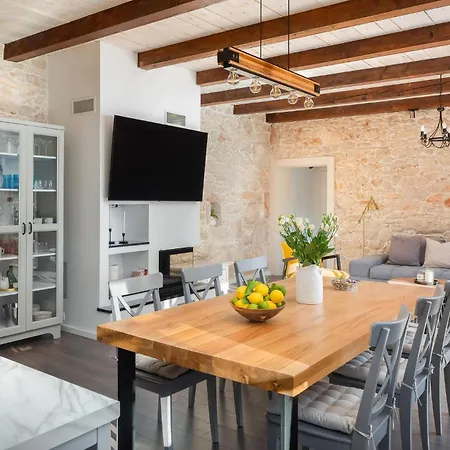 Lovely In Dubrava Kod Sibenika Protega