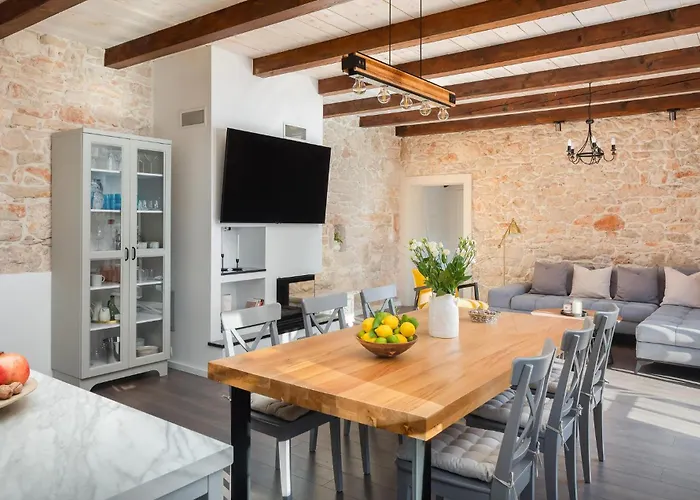 Lovely In Dubrava Kod Sibenika Protega